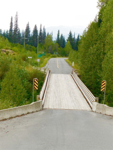 There is so little traffic in this part of Canada that this one-lane bridge really isn't a problem.